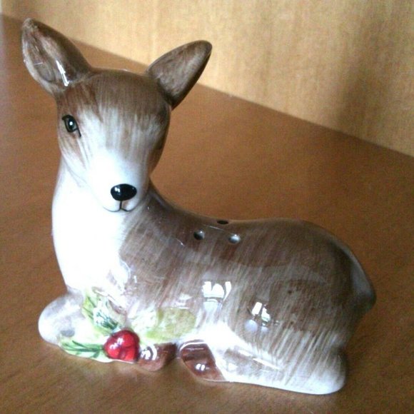 Salt & Pepper Shaker Set Cracker Barrel Ceramic Deer Susan Winget Christmas Gift - Picture 3 of 16